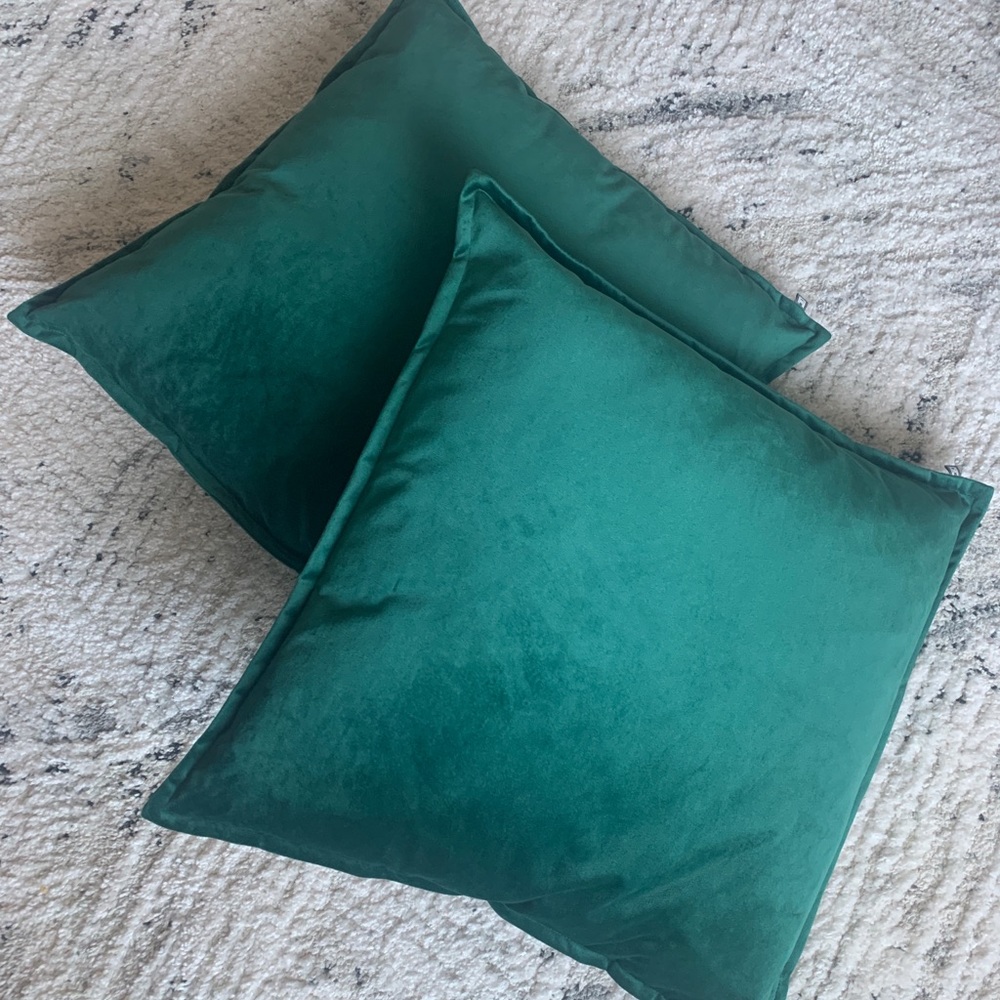 URBAN OUTFITTERS GREEN VELVET PILLOWS